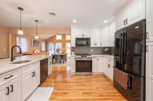 2500 Ocean Ave, North Bellmore NY  11710-3825 exterior