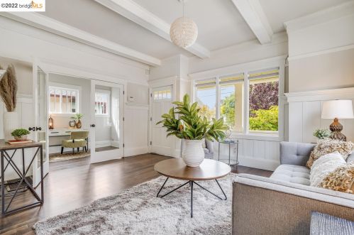 721 45 St, Oakland CA 94609-1802 exterior