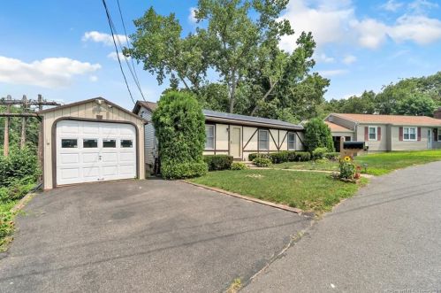 118 Horseshoe Dr, Waterbury, CT 06706-2626