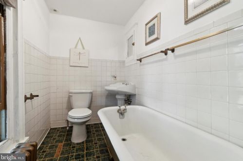 127 Bellevue Ave, Langhorne PA 19047-5264 exterior