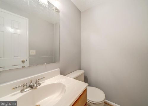 1304 Cold Harbor Ct, Herndon VA 20170-2018 exterior