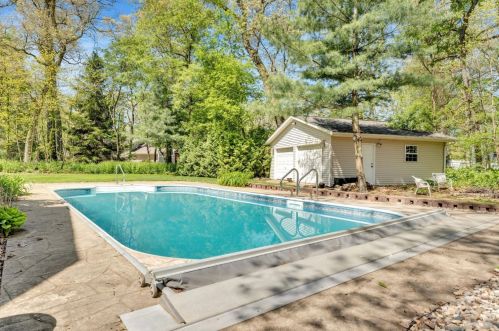 36 Oak Hollow Ct, Valpo, IN 46383-9316
