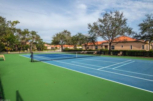 7910 Haven Dr, Naples, FL 34104-5855