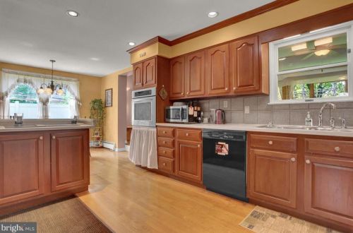 418 Blacklatch Ln, Camp Hill PA  17011-8414 exterior