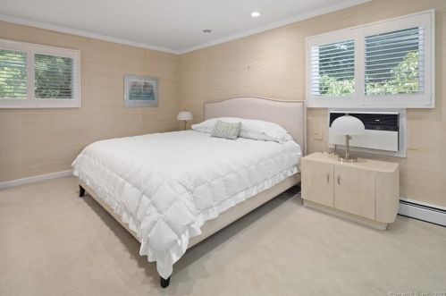 24 Surrey Dr, Norwalk CT  06851-3224 exterior