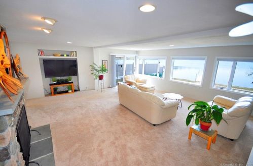 26 Birch St, Waterbury CT  06704-3806 exterior