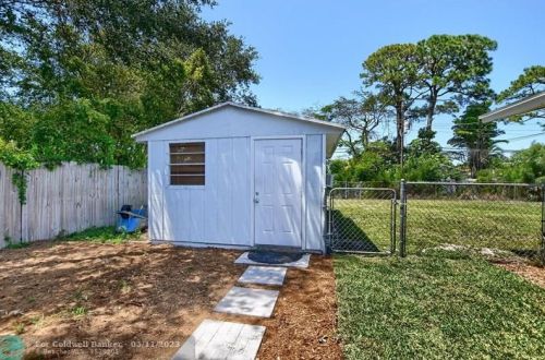 5173 Lake Blvd, Delray Beach FL  33484-4265 exterior