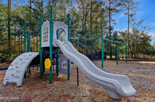 4 Lakeside Dr, Bluffton SC  29910-8015 exterior