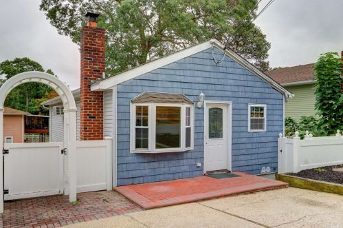 19 Fulton St, Lake Grove, NY 11755-3039