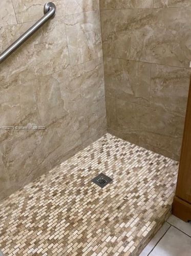 874 70th Pl, Hialeah FL  33014-5220 exterior