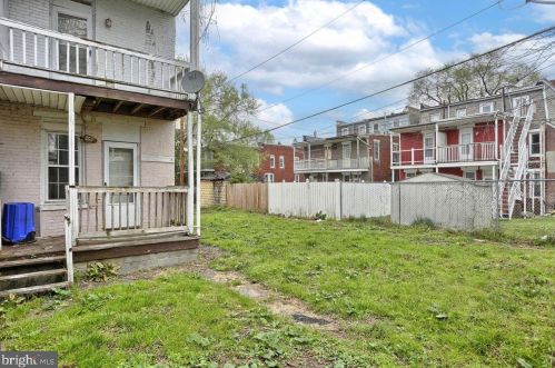 627 Oxford St, Harrisburg PA  17110-2521 exterior