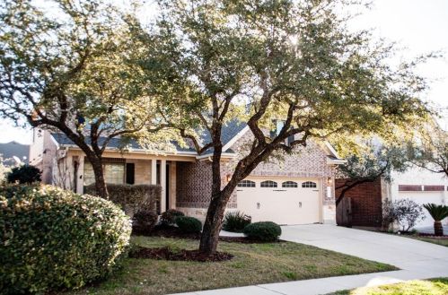 8513 Alophia Dr, Austin TX  78739-2105 exterior