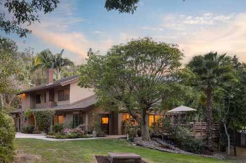 20 Lake Helix Dr, La Mesa, CA 91941-4434