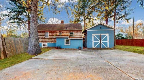 20 Cross Rd, Panamoka, NY 11961-2614