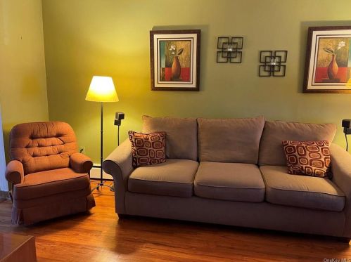 3871 Amundson Ave, Bronx NY  10466-5920 exterior