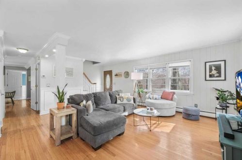 388 Cedar Hill Rd, Fishkill NY  12524-2439 exterior