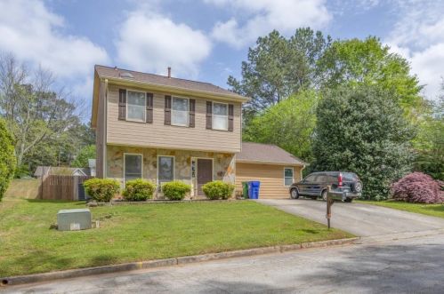 4836 Autumn Cir, Stone Mountain, GA 30088-1939