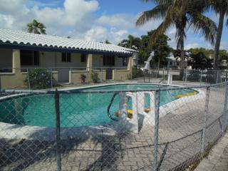 1714 Thomas St, Hollywood FL  33020-2269 exterior