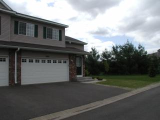 600 Spruce Dr, Hudson WI  54016-1871 exterior