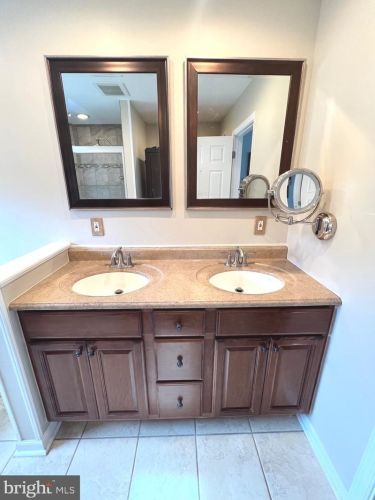 337 Hanby Cir, Boothwyn PA  19061-2319 exterior