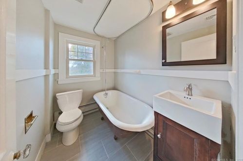 35 Riverview Rd, Rocky Hill CT  06067-1569 exterior