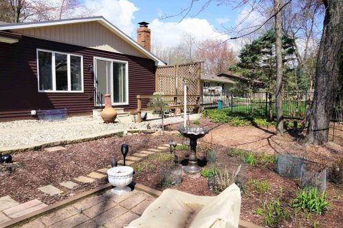 1963 Wood Ln, Green Bay WI  54304-1915 exterior