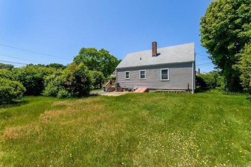 60 Brookbend Dr, Stratford, CT 06614-3011
