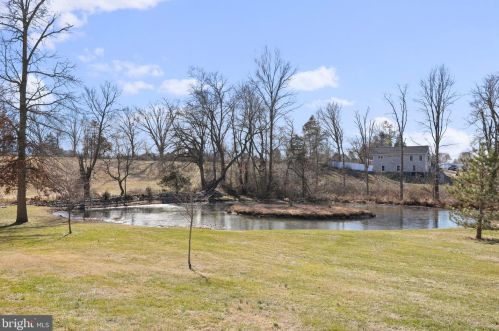 52 Oak Crest Dr, Richmond National Battlefiel VA  22835-1579 exterior