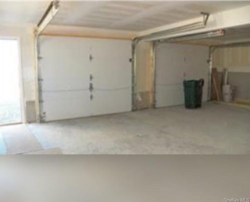 8 Summit Dr, Marlborough NY  12542-6408 exterior