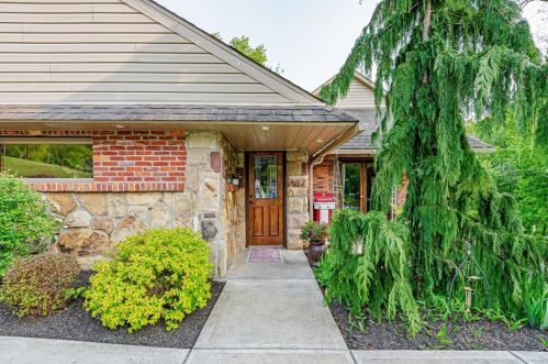 214 Ashbaugh Rd, Jeannette, PA 15644-9551