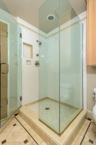 2755 Valle Vista Dr, Glendale CA  91206-4720 exterior