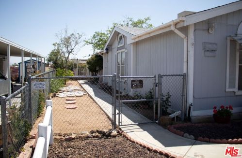 13853 Victoria Dr, Victorville, CA 92395-5605