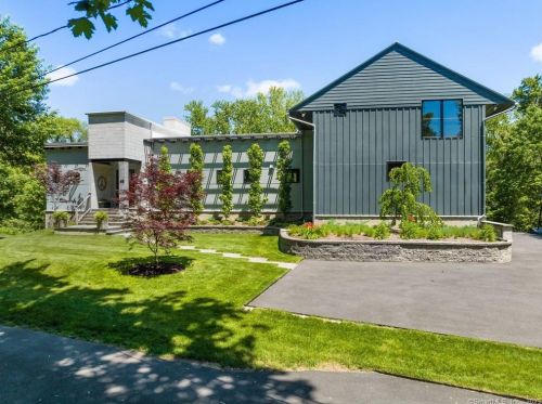 48 Green Meadow Ln, New Canaan, CT 06840-6823