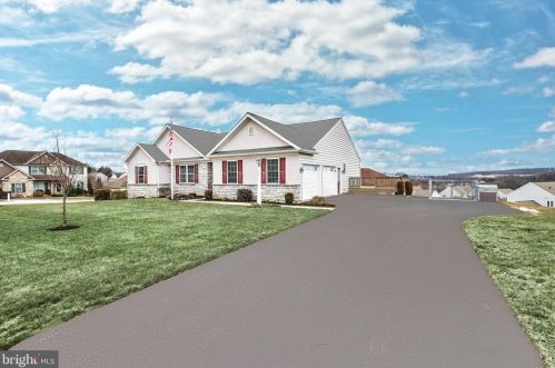 30 Centre Ct, Red Lion PA  17356-8949 exterior