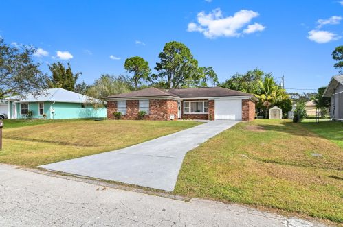 1281 Navajo Ln, Fort Pierce, FL 34983-3100