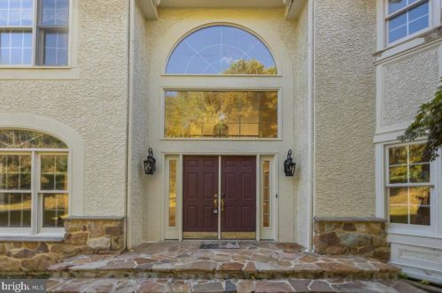 124 Knoxlyn Farm Dr, Kennett Sq, PA 19348-2700