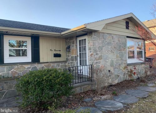 1017 Sycamore Dr, Pottstown, PA 19464-3919