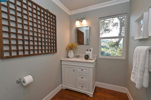 122 El Toyonal, Orinda CA  94563-2133 exterior