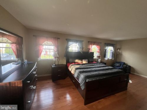 6053 Ponhill Dr, Woodbridge VA  22193-3952 exterior