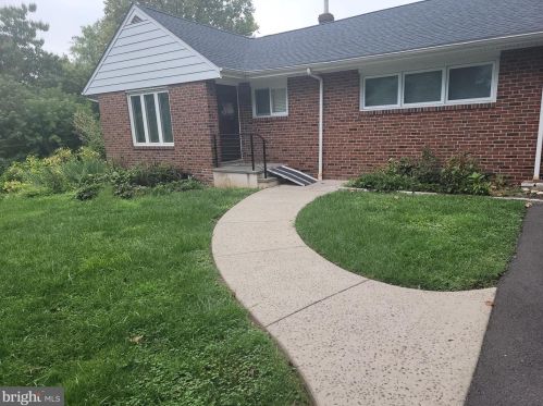 7910 Cedar Rd, Melrose Park, PA 19027-2726