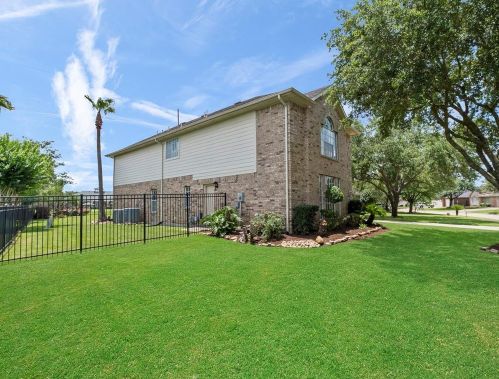 3434 Cedar Hollow Dr, Pearland, TX 77584-2072