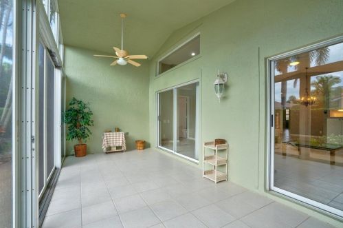 7038 Haviland Cir, Boynton Beach FL  33437-6472 exterior