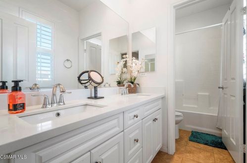 3204 Lisbon Ln, Oxnard CA 93036-7623 exterior