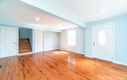 27 Garrigus Ct, Waterbury CT  06716-3103 exterior