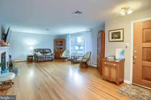 40 Center Dr, Camp Hill PA  17011-7608 exterior