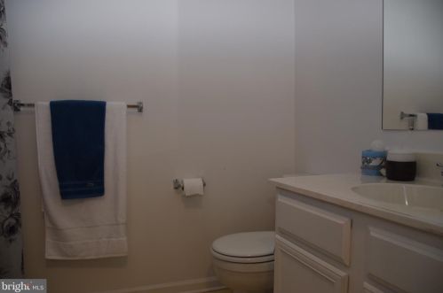 216 Stone Hurst Ct, New Castle DE  19720-3946 exterior