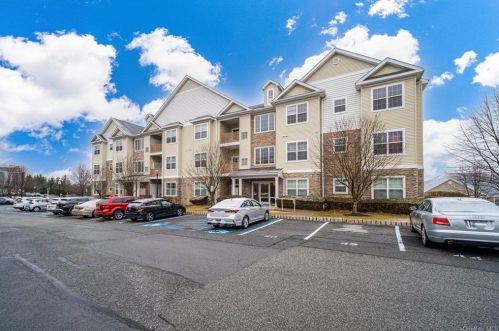 943 Tower Ridge Cir, Middletown, NY 10941-2611