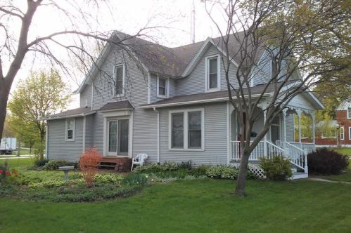 117 Dwight St, Conrad, IA 50621-7722