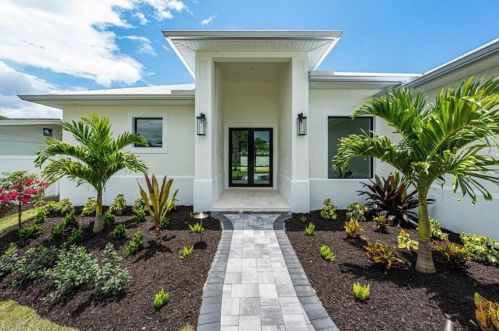 1208 Royal Palm Dr, Naples FL  34103-4823 exterior