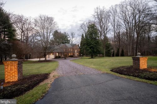 281 Golden Woods Ct, Great Falls VA  22066-4152 exterior